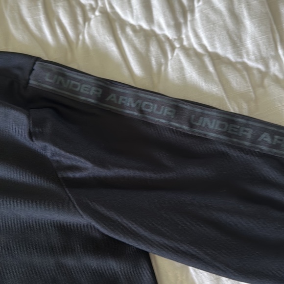 Boys Under Armour Full zip performance athletic wear. - Picture 2 of 6